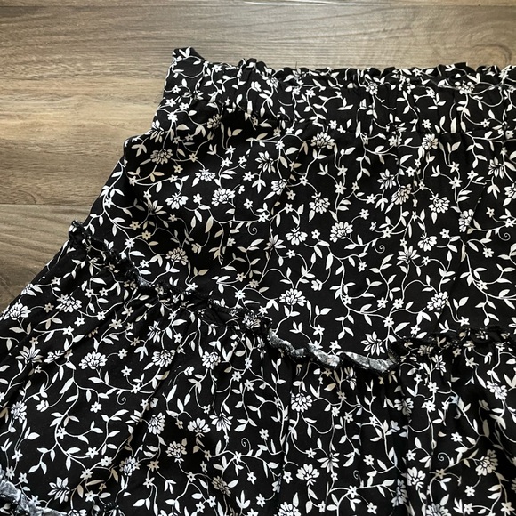 Summer skirt with flower print - Picture 2 of 3